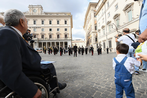 Immagine della Fanfara dei Carabinieri in Piazza Colonna al FIABADAY